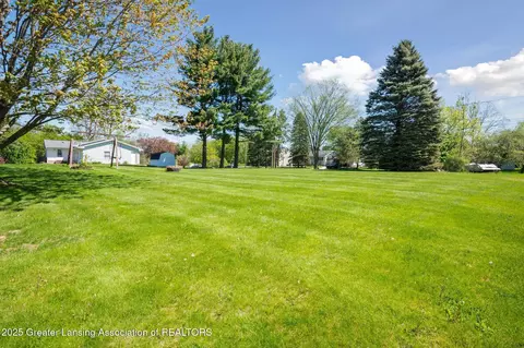 9195 Westchester Dr, Laingsburg, MI 48848