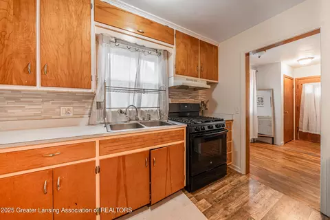 Entry Way - 2018 Cooper Ave, Lansing, MI 48910 photo 1 of 1
