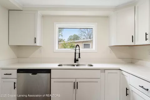 Kitchen - 828 Backus St, Jackson, MI 49202 photo 2 of 3