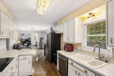 Kitchen - 1504 Forest Hills Dr, Okemos, MI 48864 photo 2 of 2