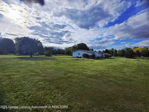 1279 Leland Rd, Ovid, MI 48866