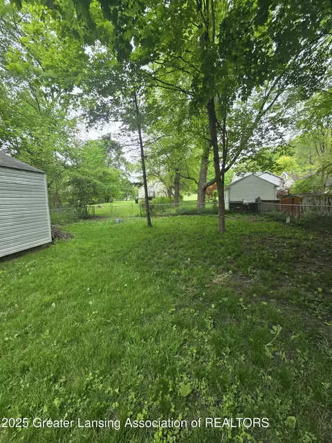 1427 Sheldon St, Lansing, MI 48906 photo 23