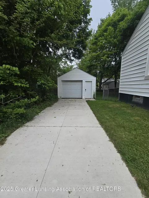 1427 Sheldon St, Lansing, MI 48906 photo 24