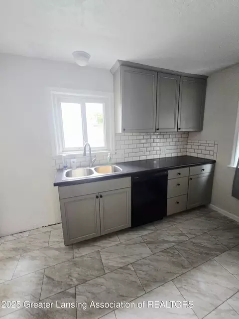 1427 Sheldon St, Lansing, MI 48906 photo 8