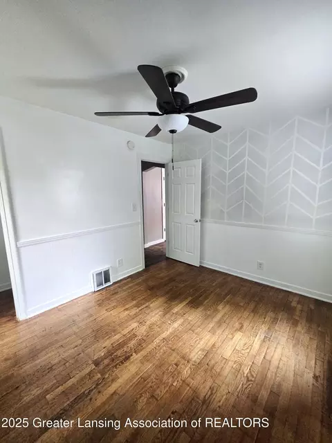 1427 Sheldon St, Lansing, MI 48906 photo 9