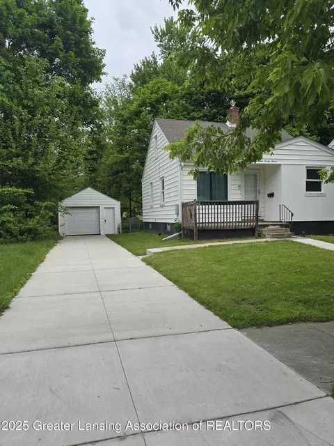 1427 Sheldon St, Lansing, MI 48906 photo 2