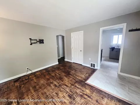 1427 Sheldon St, Lansing, MI 48906 photo 4