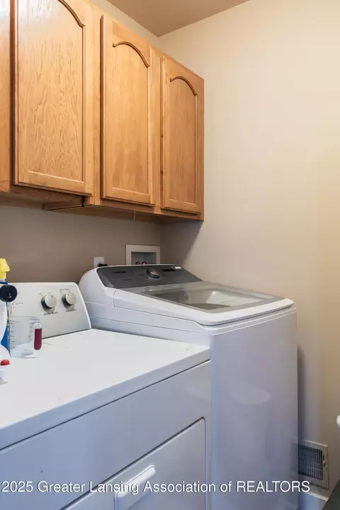 360 E Bailey Cir, Mason, MI 48854 photo 18
