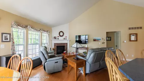 360 E Bailey Cir, Mason, MI 48854 photo 11