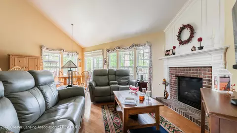 360 E Bailey Cir, Mason, MI 48854 photo 12