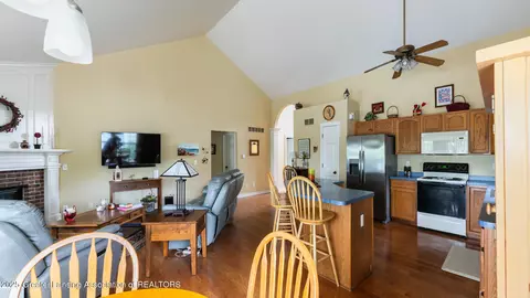 360 E Bailey Cir, Mason, MI 48854 photo 9