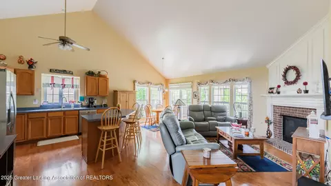 360 E Bailey Cir, Mason, MI 48854 photo 10