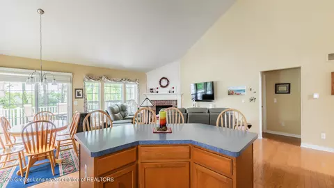 360 E Bailey Cir, Mason, MI 48854 photo 14