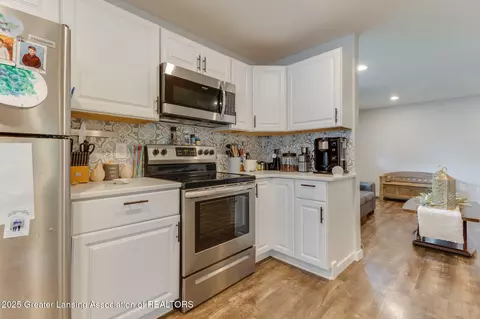 Kitchen - 4614 Addison Rd, Lansing, MI 48917 photo 2 of 2