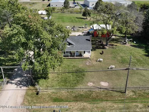 13862 Hartel Rd, Grand Ledge, MI 48837