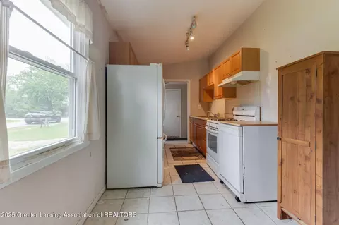 Kitchen - 6394 Stephen, Brighton, MI 48116 photo 2 of 2