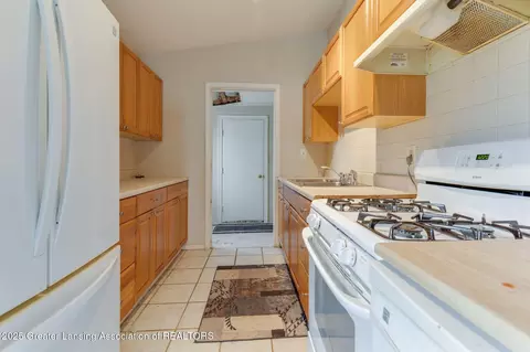 Entry Way - 6394 Stephen, Brighton, MI 48116 photo 1 of 2