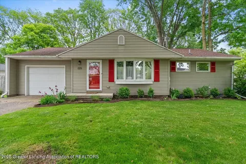 225 S Walnut Ct, Mason, MI 48854