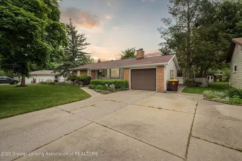 1416 Briarwood Dr, Lansing, MI 48917