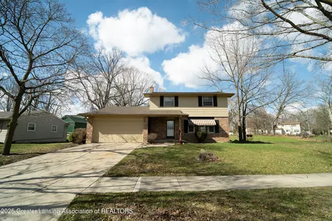 3720 Glasgow Dr, Lansing, MI 48911