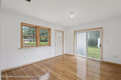 Living - 127 S Dibble Ave, Lansing, MI 48917 photo 2 of 5