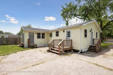 Exterior - 127 S Dibble Ave, Lansing, MI 48917 photo 4 of 5