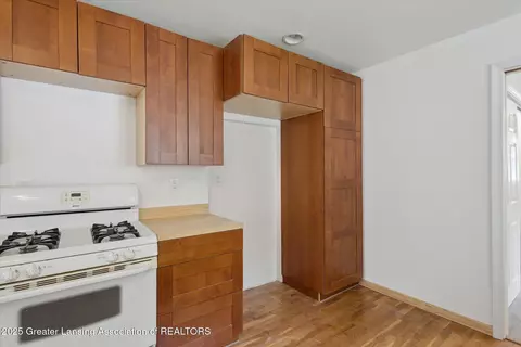 Entry Way - 127 S Dibble Ave, Lansing, MI 48917 photo 2 of 2