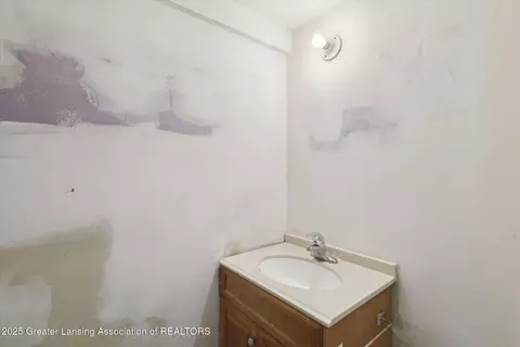 Bath - 127 S Dibble Ave, Lansing, MI 48917 photo 4 of 4