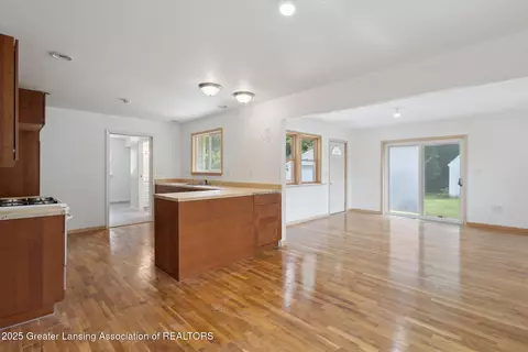 Living - 127 S Dibble Ave, Lansing, MI 48917 photo 1 of 5