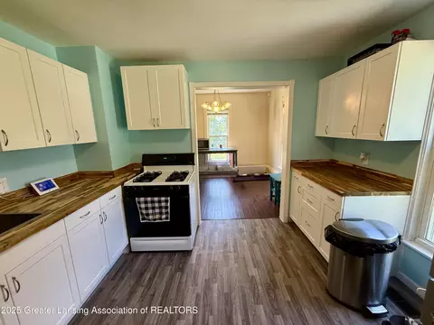 Kitchen - 616 Backus St, Jackson, MI 49202 photo 4 of 5