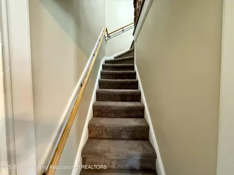 Entry Way - 616 Backus St, Jackson, MI 49202 photo 2 of 5