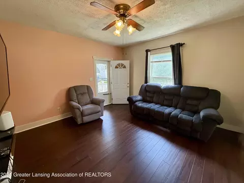 Living - 616 Backus St, Jackson, MI 49202 photo 2 of 2