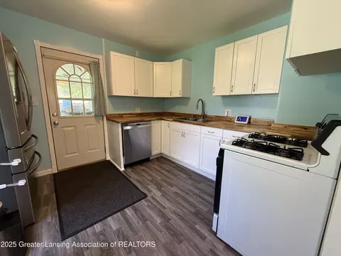 Kitchen - 616 Backus St, Jackson, MI 49202 photo 2 of 5