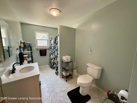 Bath - 616 Backus St, Jackson, MI 49202 photo 1 of 4