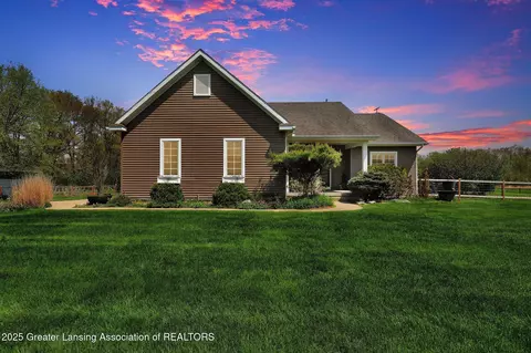 4740 Round Lake Rd, Laingsburg, MI 48848