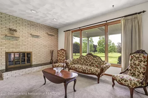 Living - 847 N Waverly Rd, Dimondale, MI 48821 photo 5 of 6