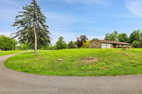 Exterior - 847 N Waverly Rd, Dimondale, MI 48821 photo 7 of 12