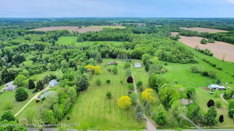View/Area - 847 N Waverly Rd, Dimondale, MI 48821 photo 2 of 13