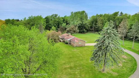 View/Area - 847 N Waverly Rd, Dimondale, MI 48821 photo 8 of 13