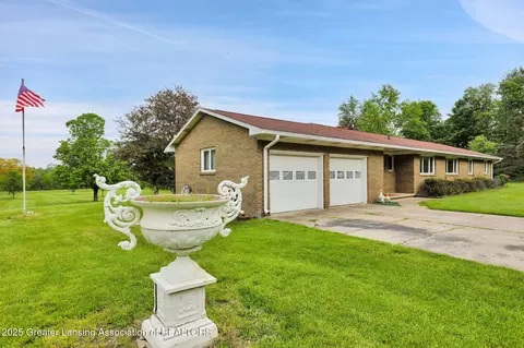 Exterior - 847 N Waverly Rd, Dimondale, MI 48821 photo 11 of 12