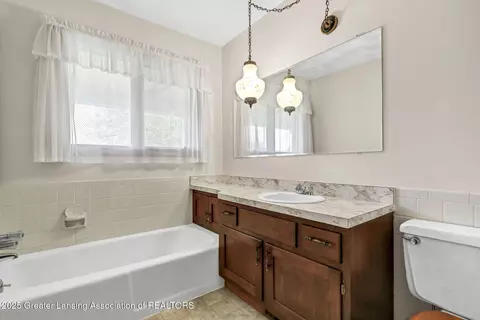 Bath - 847 N Waverly Rd, Dimondale, MI 48821 photo 2 of 3