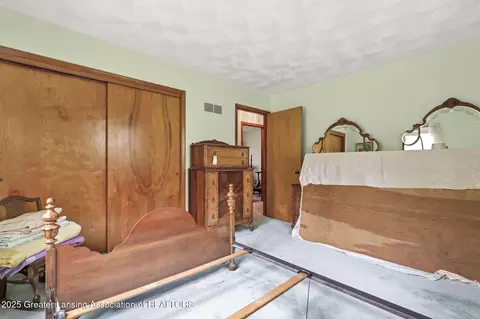 Bedroom - 847 N Waverly Rd, Dimondale, MI 48821 photo 3 of 6