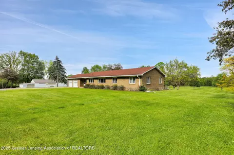 Exterior - 847 N Waverly Rd, Dimondale, MI 48821 photo 9 of 12