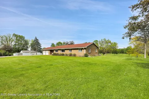 Exterior - 847 N Waverly Rd, Dimondale, MI 48821 photo 10 of 12