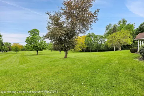 Exterior - 847 N Waverly Rd, Dimondale, MI 48821 photo 2 of 12