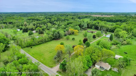 View/Area - 847 N Waverly Rd, Dimondale, MI 48821 photo 9 of 13