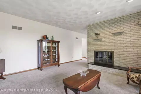 Living - 847 N Waverly Rd, Dimondale, MI 48821 photo 6 of 6