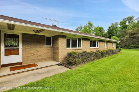 Exterior - 847 N Waverly Rd, Dimondale, MI 48821 photo 4 of 12