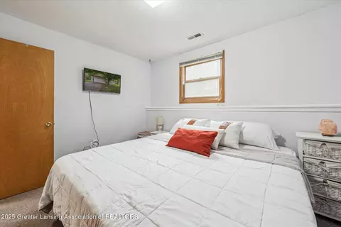 Bedroom - 2404 Sower Blvd, Okemos, MI 48864 photo 2 of 5
