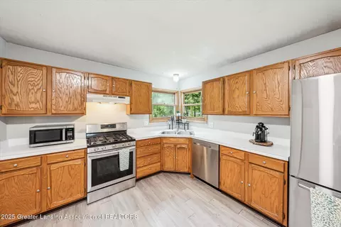 Kitchen - 2404 Sower Blvd, Okemos, MI 48864 photo 2 of 4